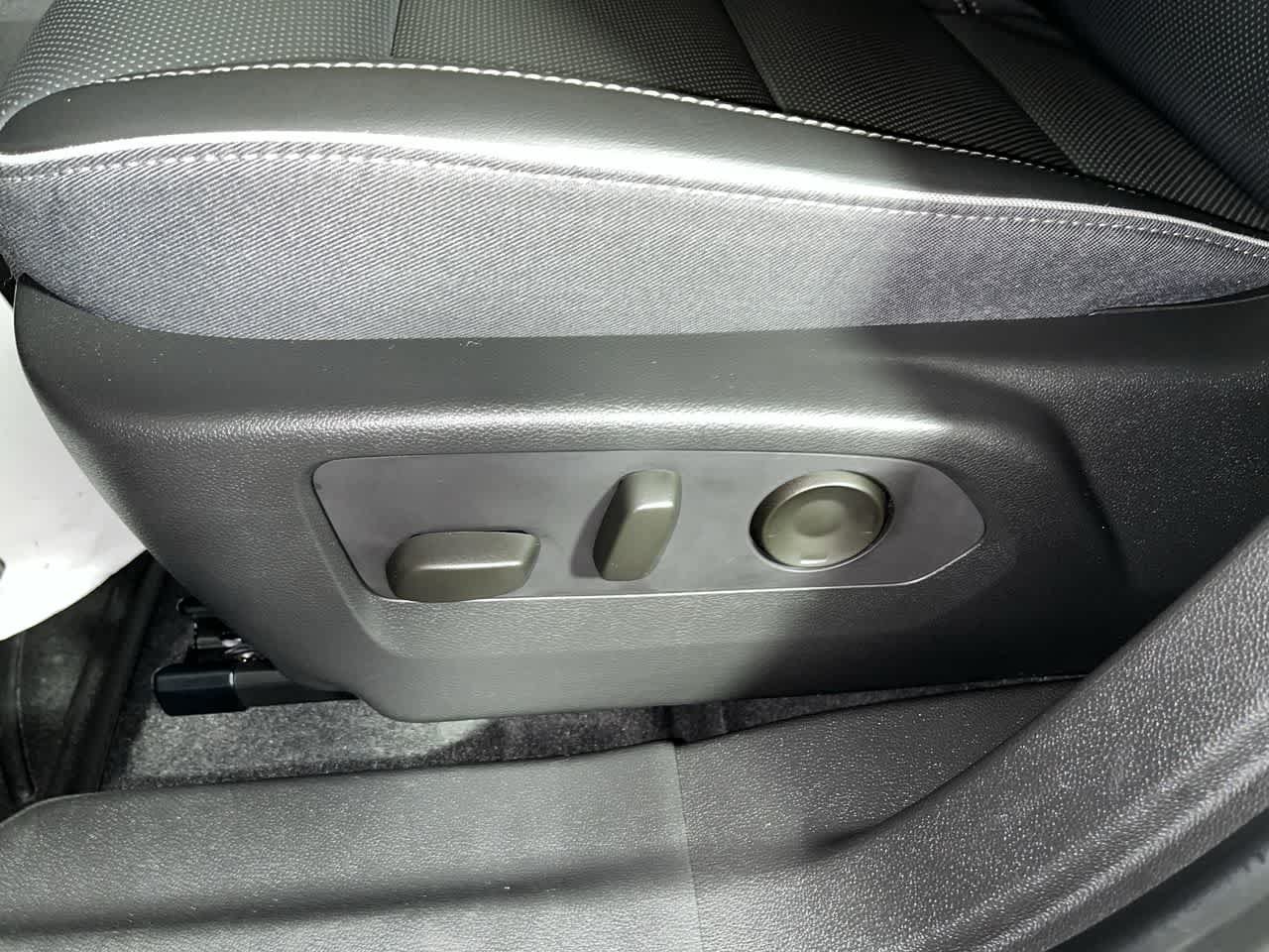 Used 2022 Buick Envision Essence w/ Safety Package FWD image 14