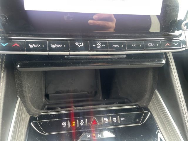 Used 2023 Jeep Wagoneer L Series II image 28