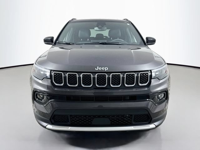Used 2023 Jeep Compass Limited AWD/4WD image 2