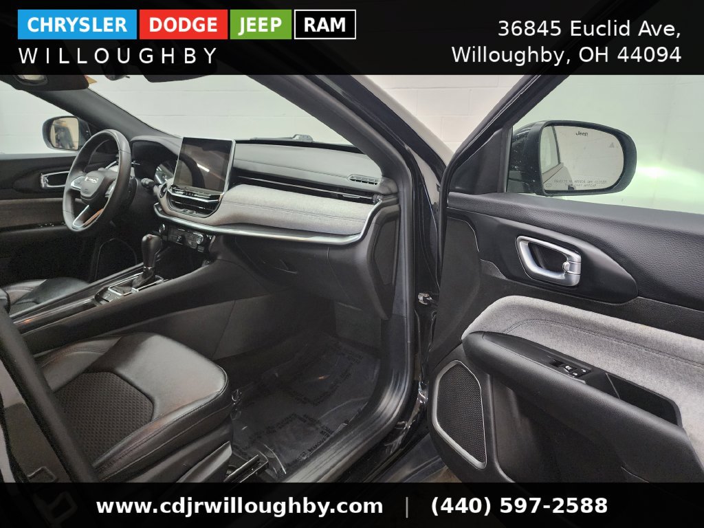 Used 2024 Jeep Compass Latitude AWD/4WD image 32
