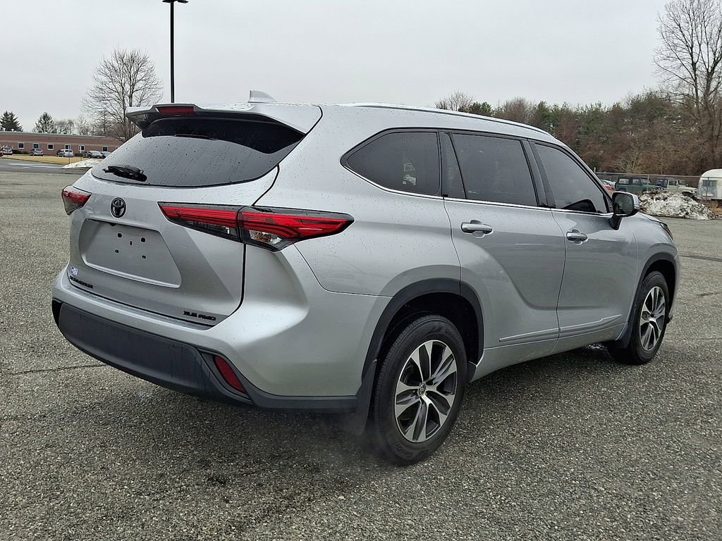 Used 2021 Toyota Highlander XLE image 12