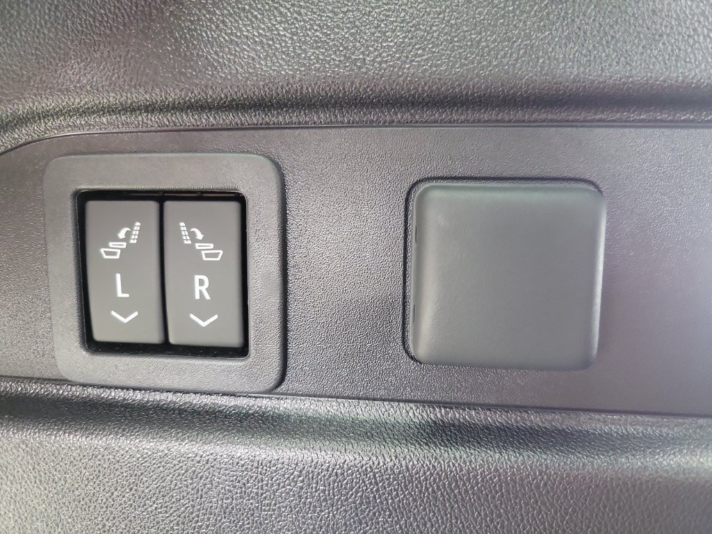 Used 2024 Cadillac Lyriq Sport w/ LPO, Floor Liner Package AWD/4WD image 8