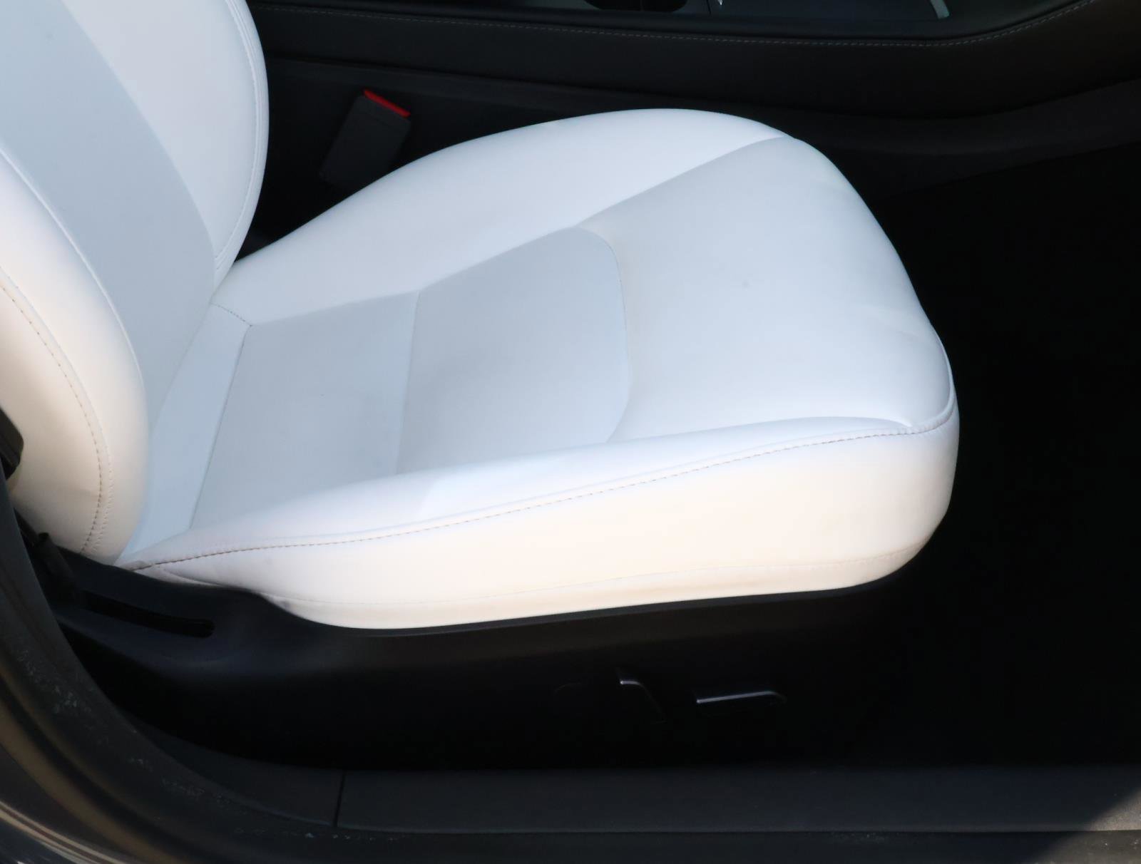 Used 2023 Tesla Model 3 Standard Range image 16