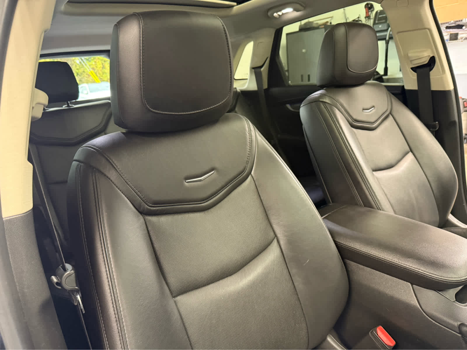 Used 2025 Cadillac XT6 Premium Luxury w/ Technology Package image 35