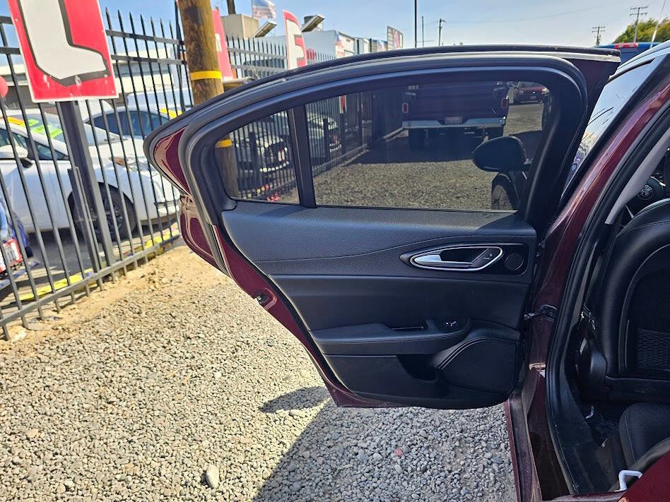 Used 2017 Alfa Romeo Giulia RWD image 33