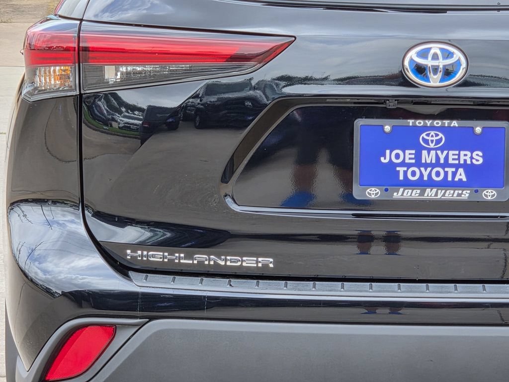 Used 2024 Toyota Highlander XLE FWD image 10