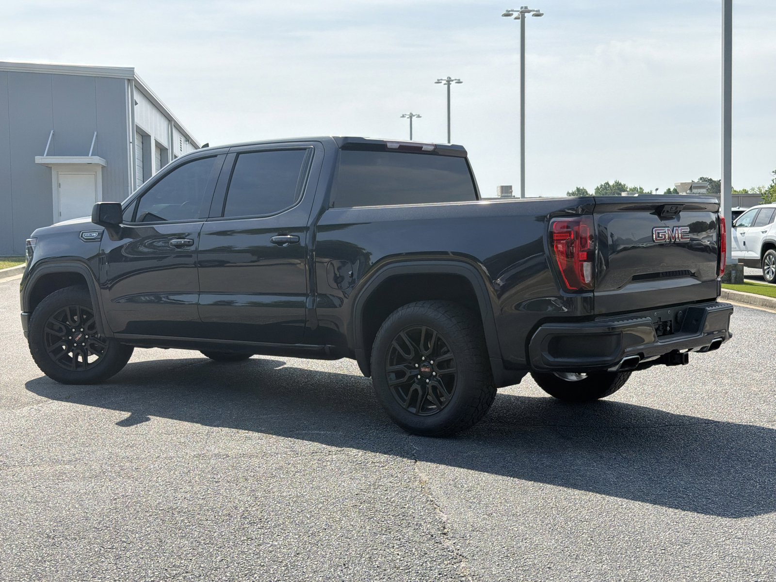 Used 2023 GMC Sierra 1500 Elevation w/ X31 Off-Road Package AWD/4WD image 19