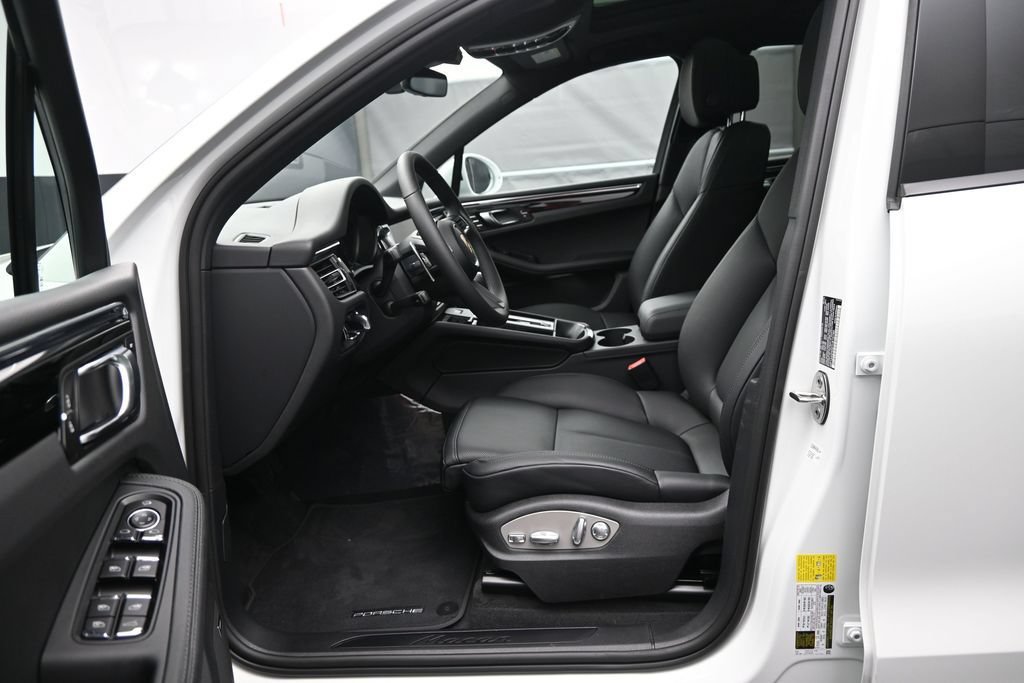 New 2026 Porsche Macan AWD/4WD image 5