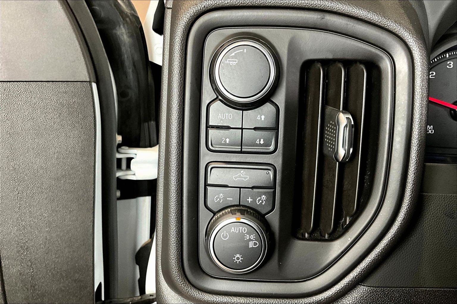 Used 2024 Chevrolet Silverado 1500 Custom Trail Boss AWD/4WD image 18