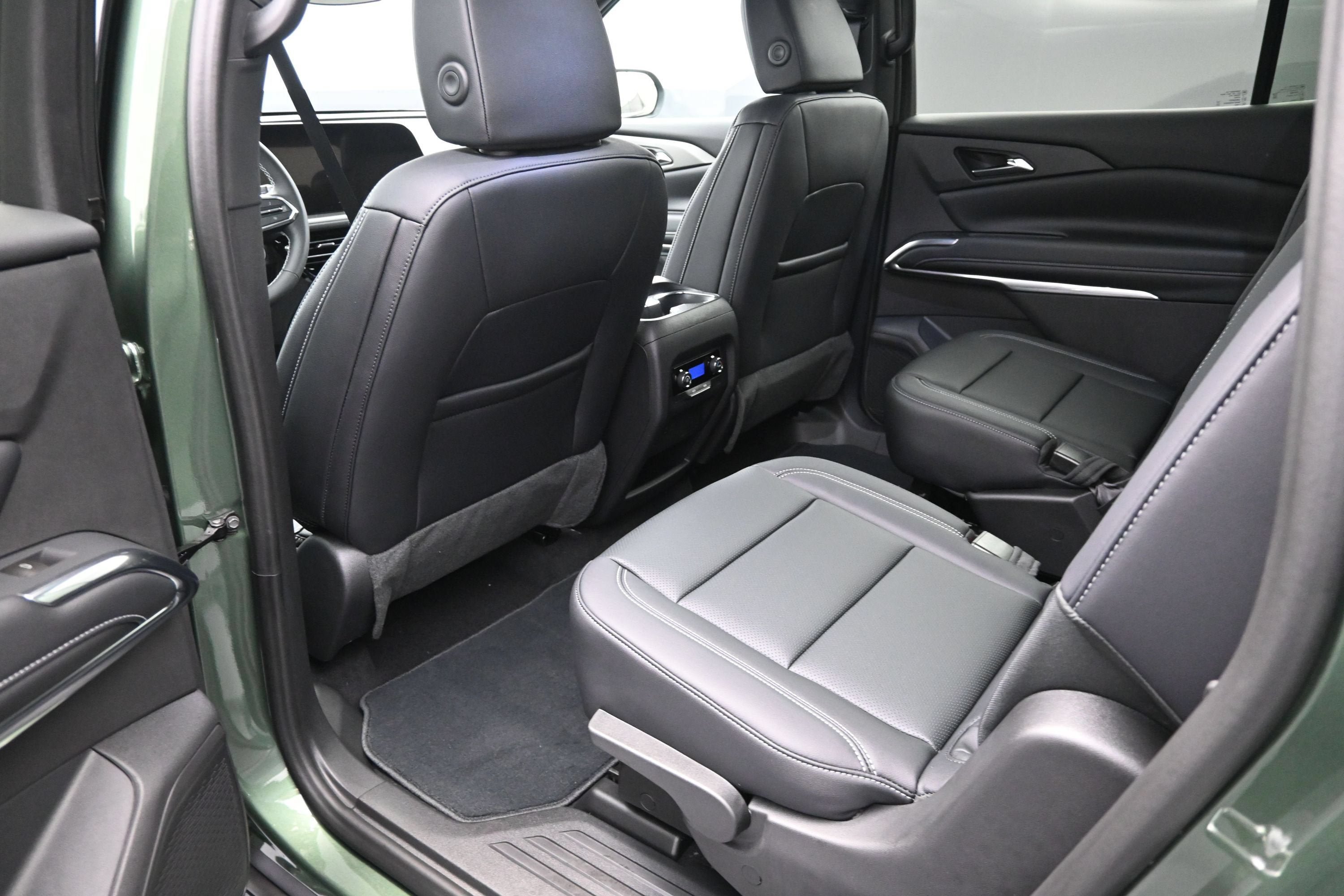 New 2027 Chevrolet Traverse LT w/ Midnight/Sport Edition AWD/4WD image 31