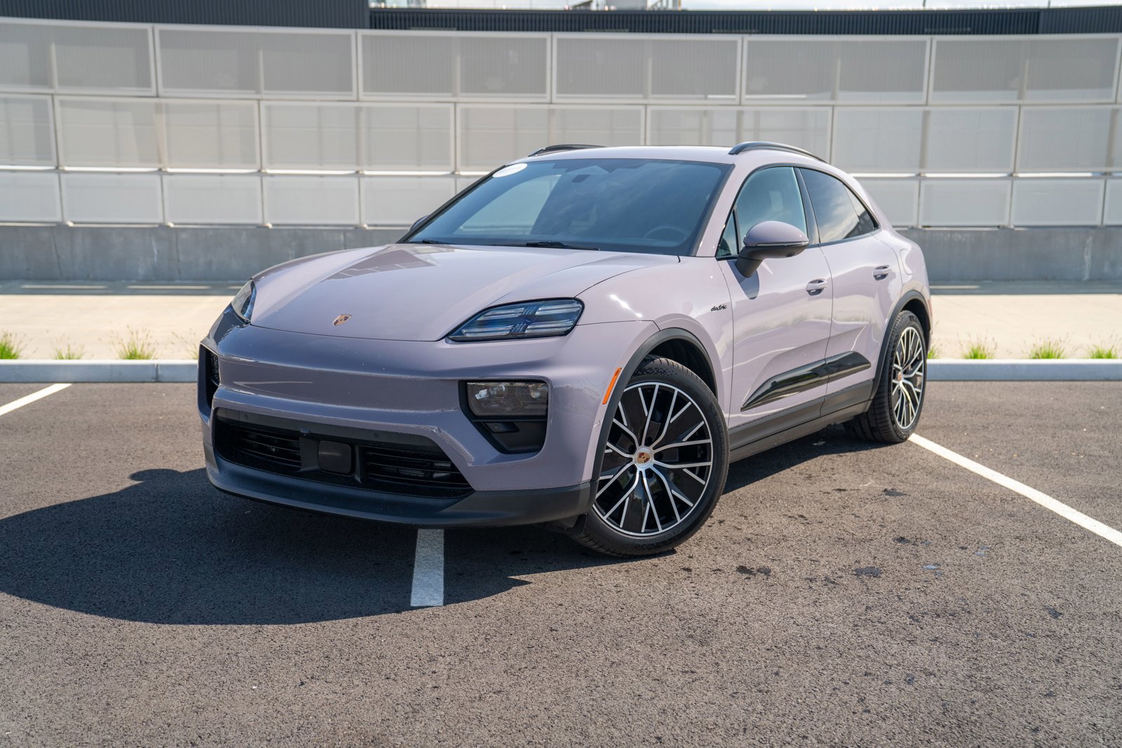 Certified 2025 Porsche Macan 4 Electric AWD/4WD image 1