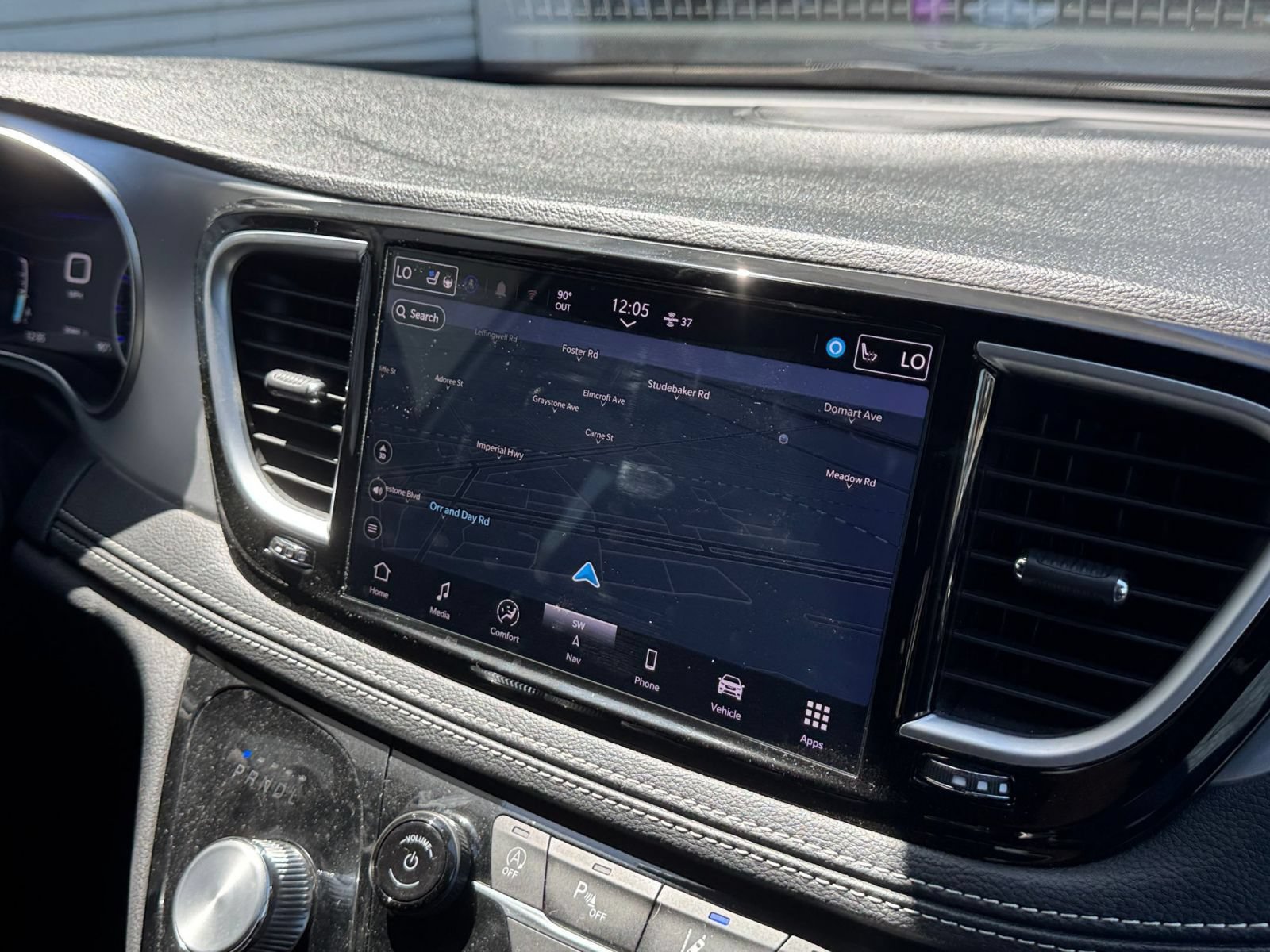 Used 2025 Chrysler Pacifica Limited FWD image 16
