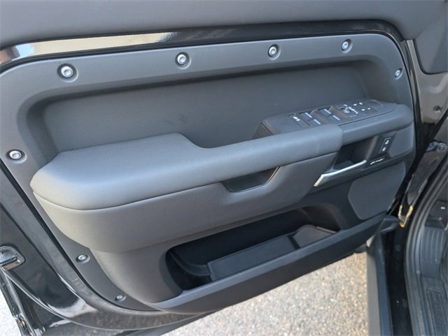 Used 2025 Land Rover Defender 110 S image 16