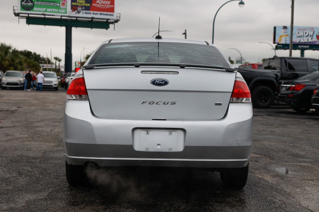 Used 2010 Ford Focus SE image 7