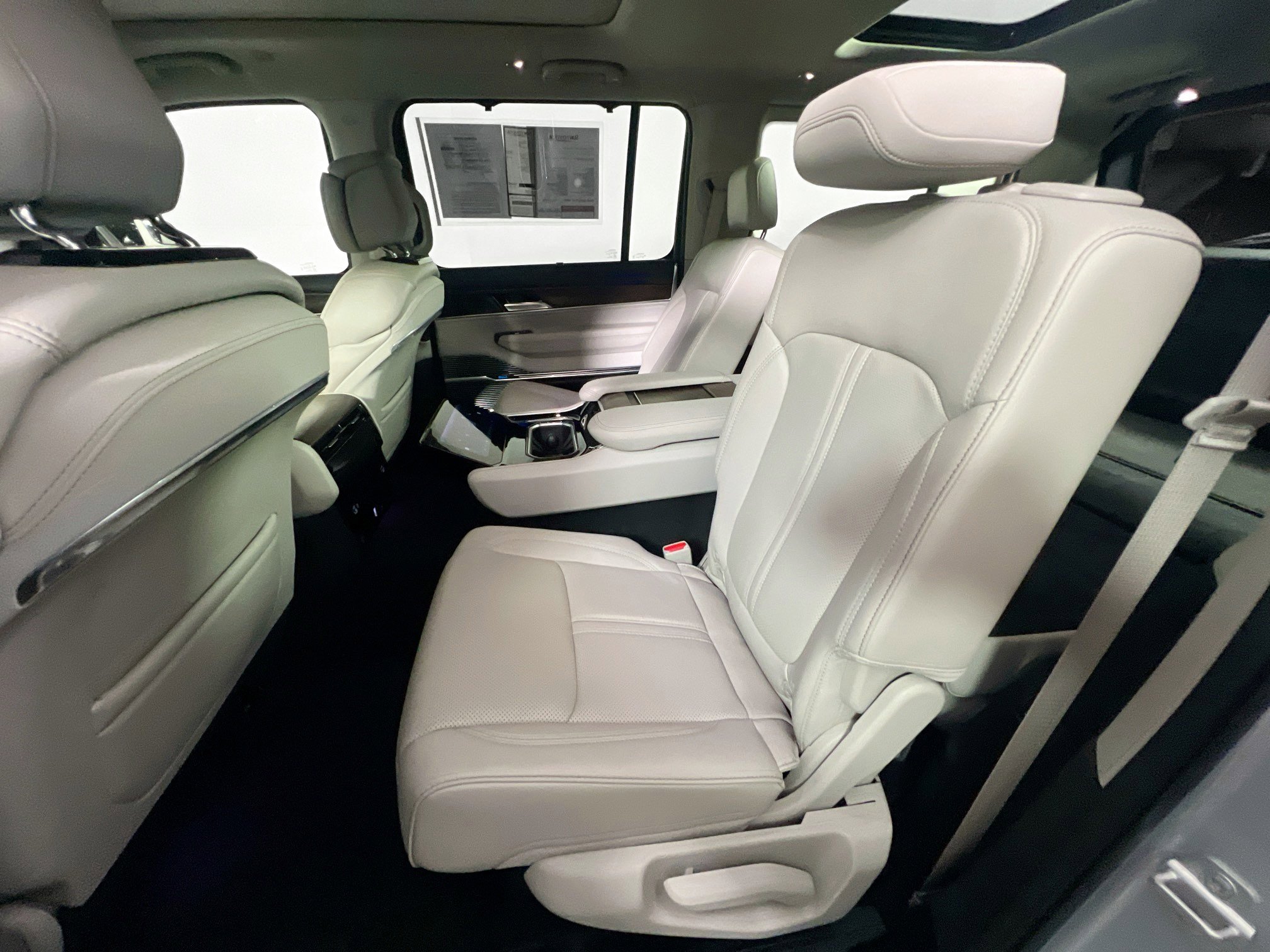 Used 2023 Jeep Grand Wagoneer 4WD image 27