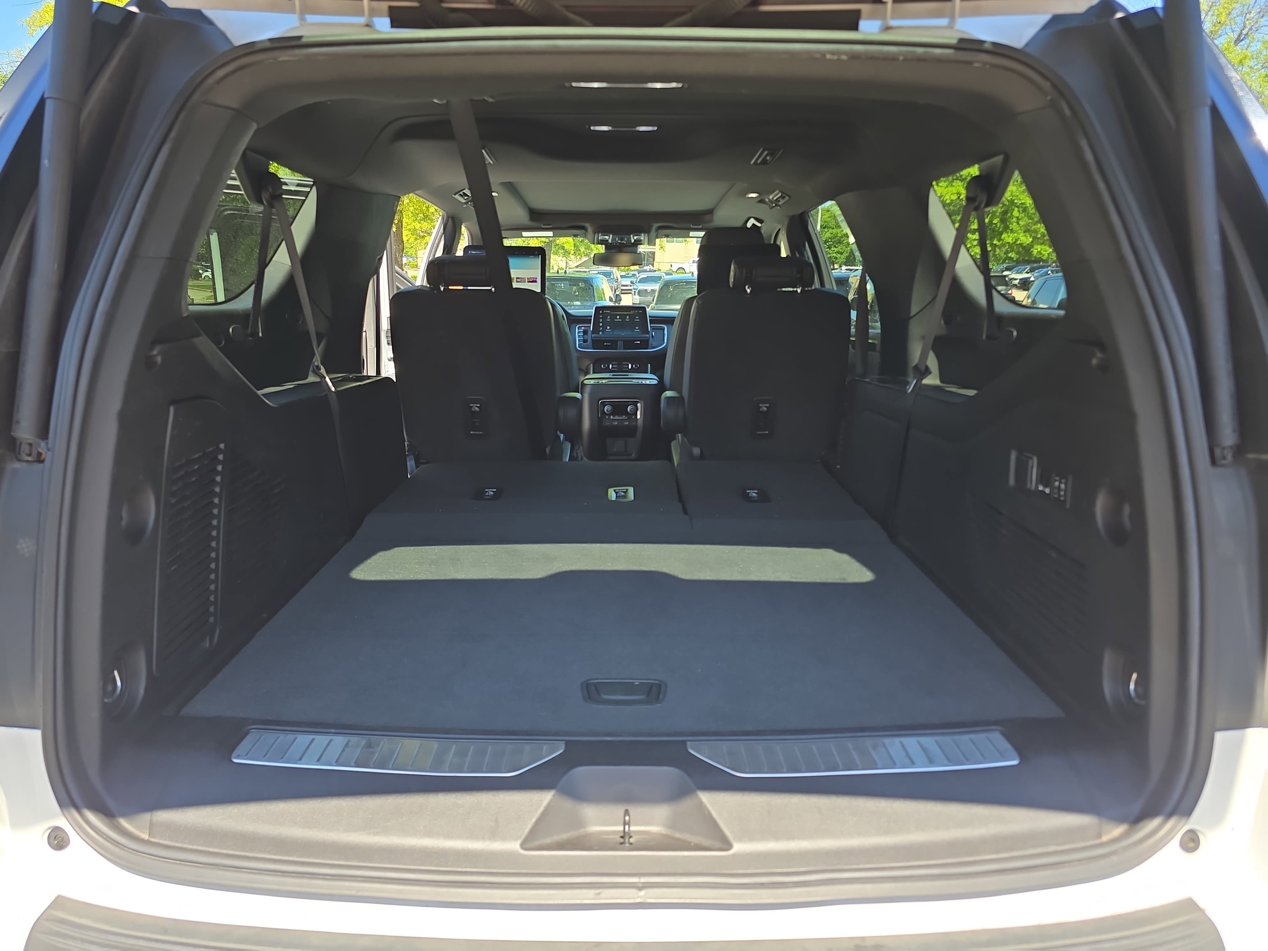 Used 2023 Chevrolet Suburban RST w/ Luxury Package AWD/4WD image 13