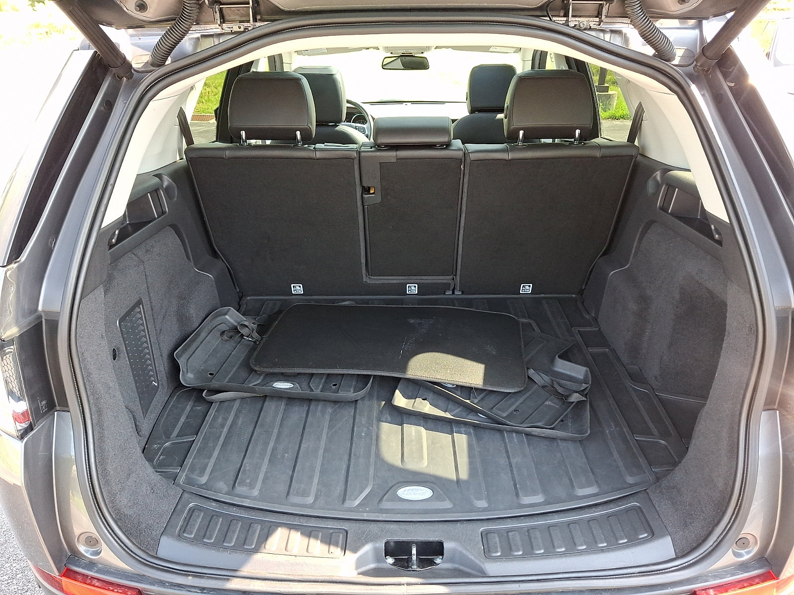 Used 2019 Land Rover Discovery Sport HSE AWD/4WD image 28