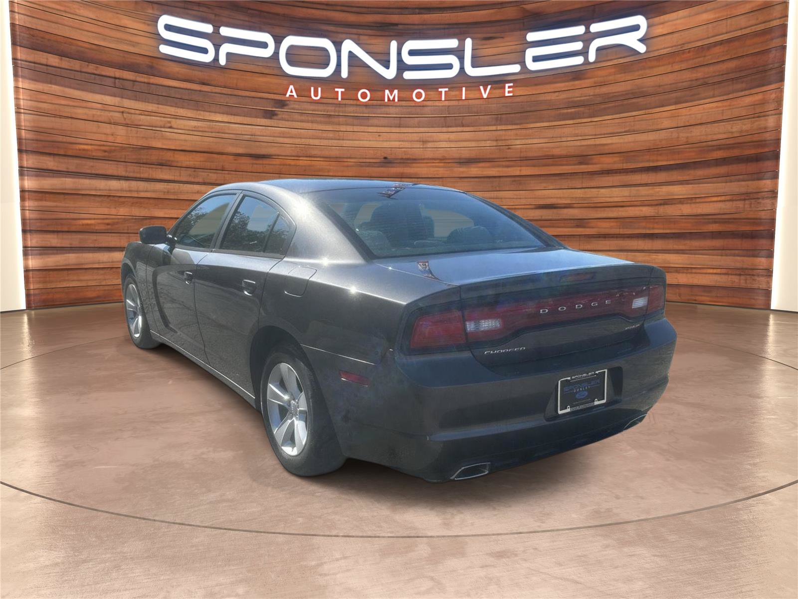 Used 2014 Dodge Charger SE RWD image 3