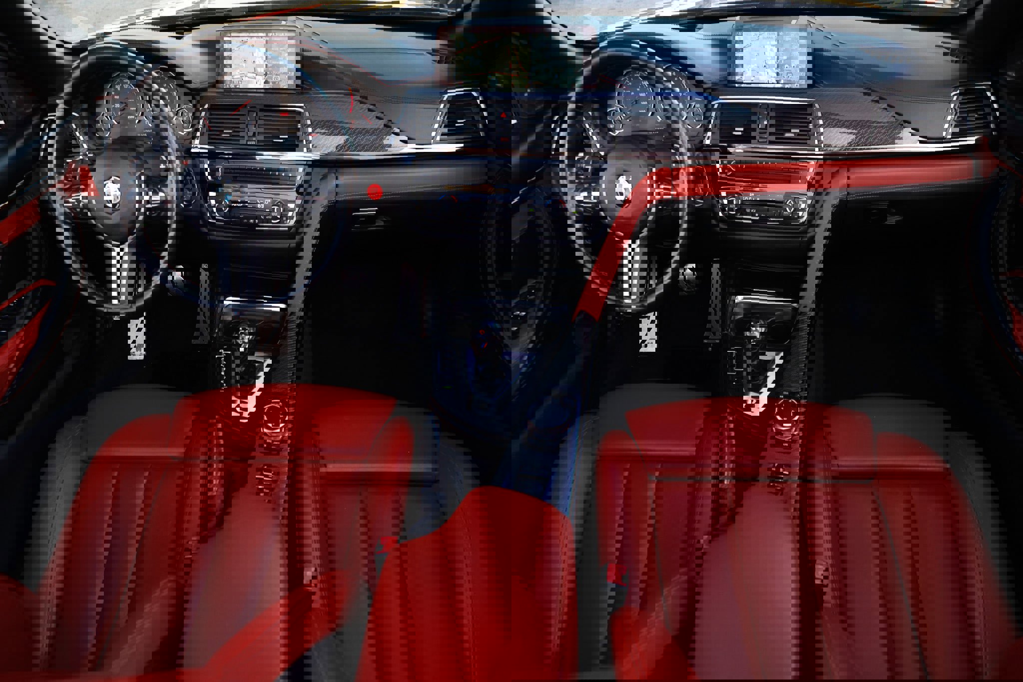 Used 2016 BMW M4 Convertible image 2