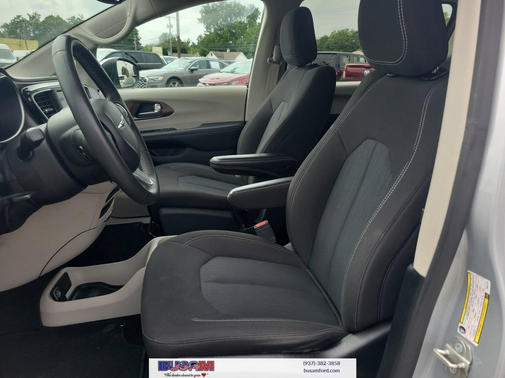 Used 2023 Chrysler Voyager LX FWD image 9