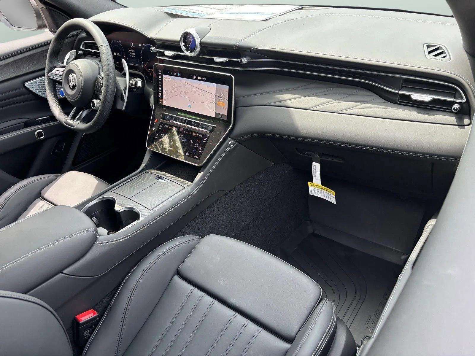 New 2025 Maserati Grecale GT image 2