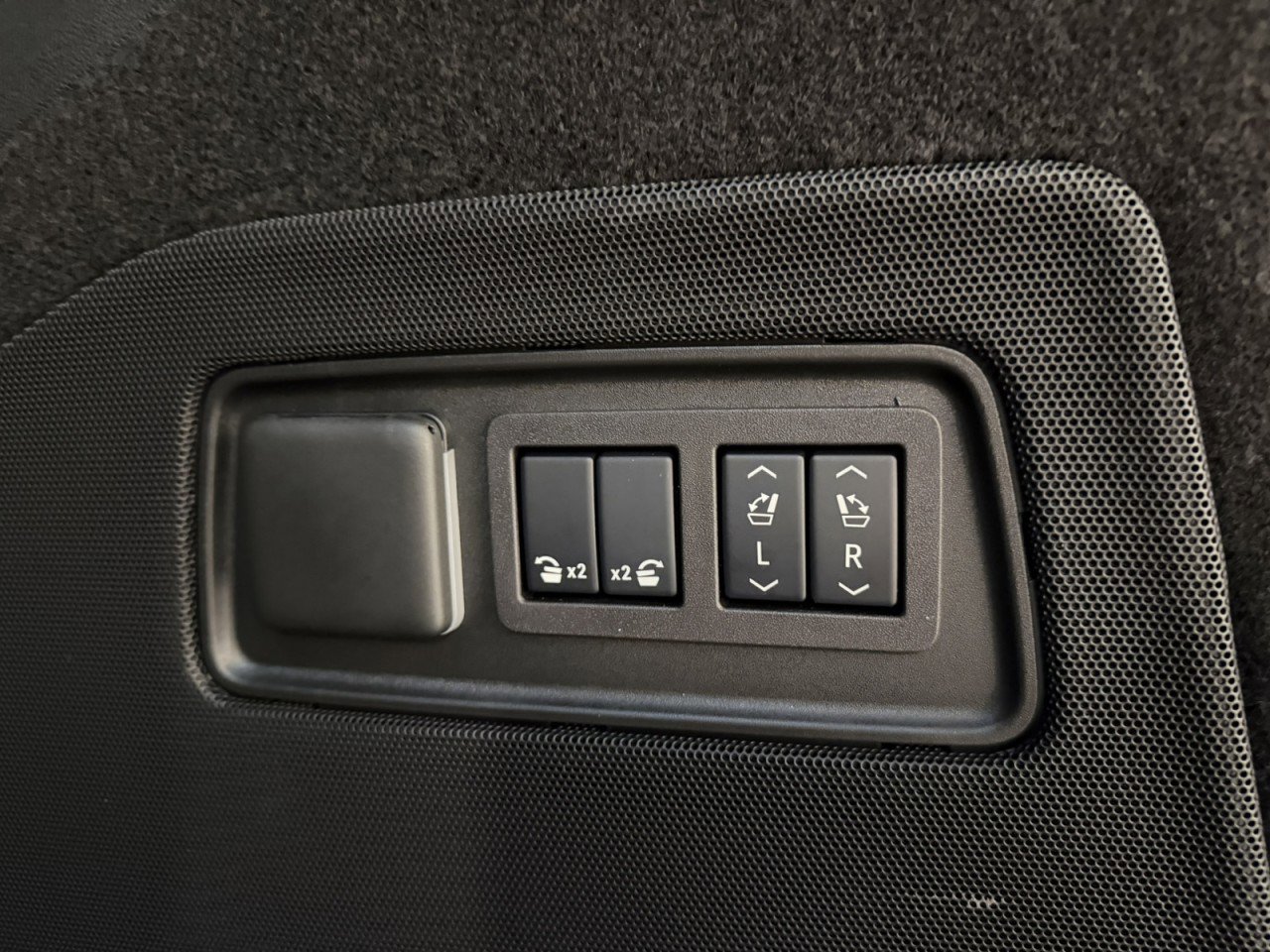 Used 2025 Cadillac Escalade V image 37