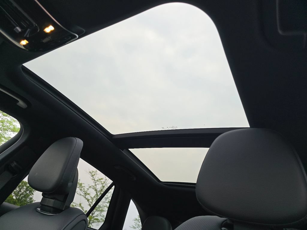 Used 2026 Mercedes-Benz GLC 300 4MATIC image 3
