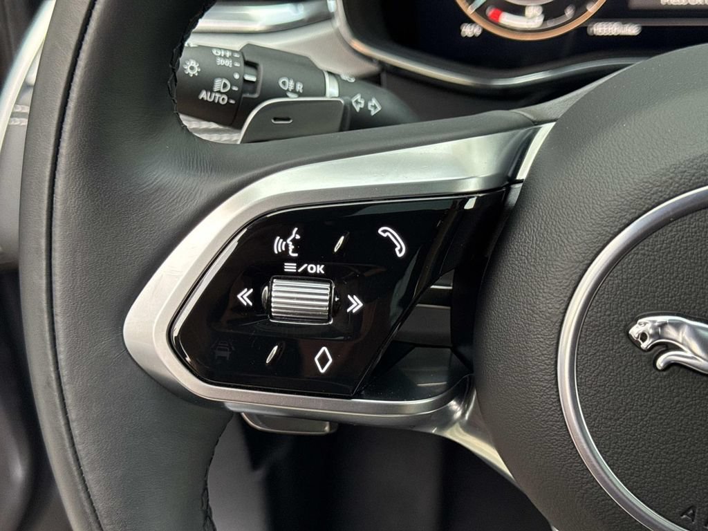 Certified 2024 Jaguar F-PACE R-Dynamic S AWD/4WD image 31