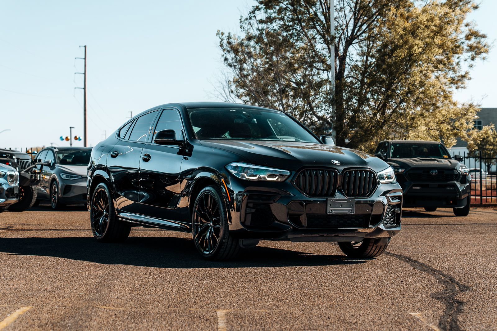 Used 2022 BMW X6 xDrive40i w/ M Sport Package image 1