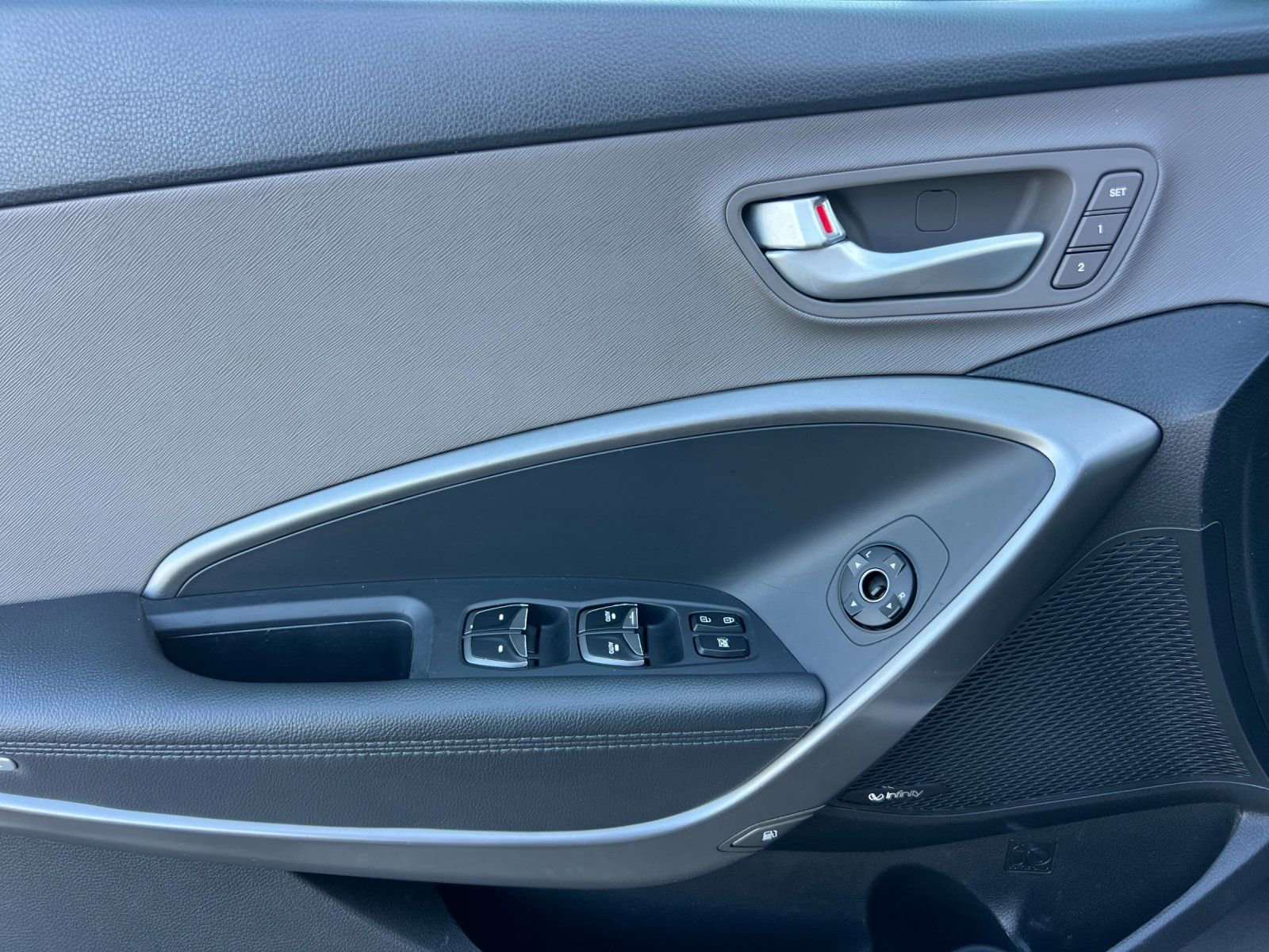 Used 2017 Hyundai Santa Fe SE w/ Cargo Package image 11