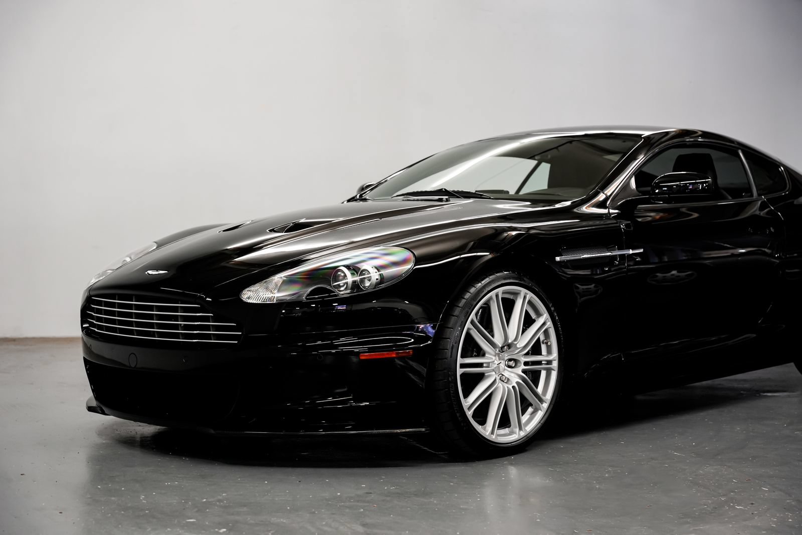 Used 2009 Aston Martin DBS Coupe RWD image 28