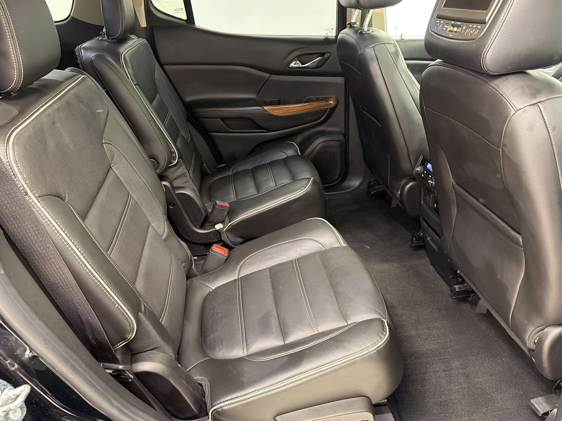 Used 2017 GMC Acadia Denali w/ Technology Package FWD image 34