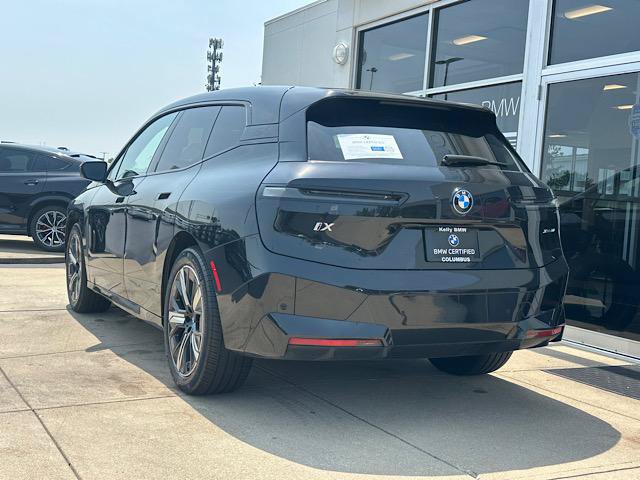 Used 2023 BMW iX xDrive50 w/ Sport Package AWD/4WD image 7