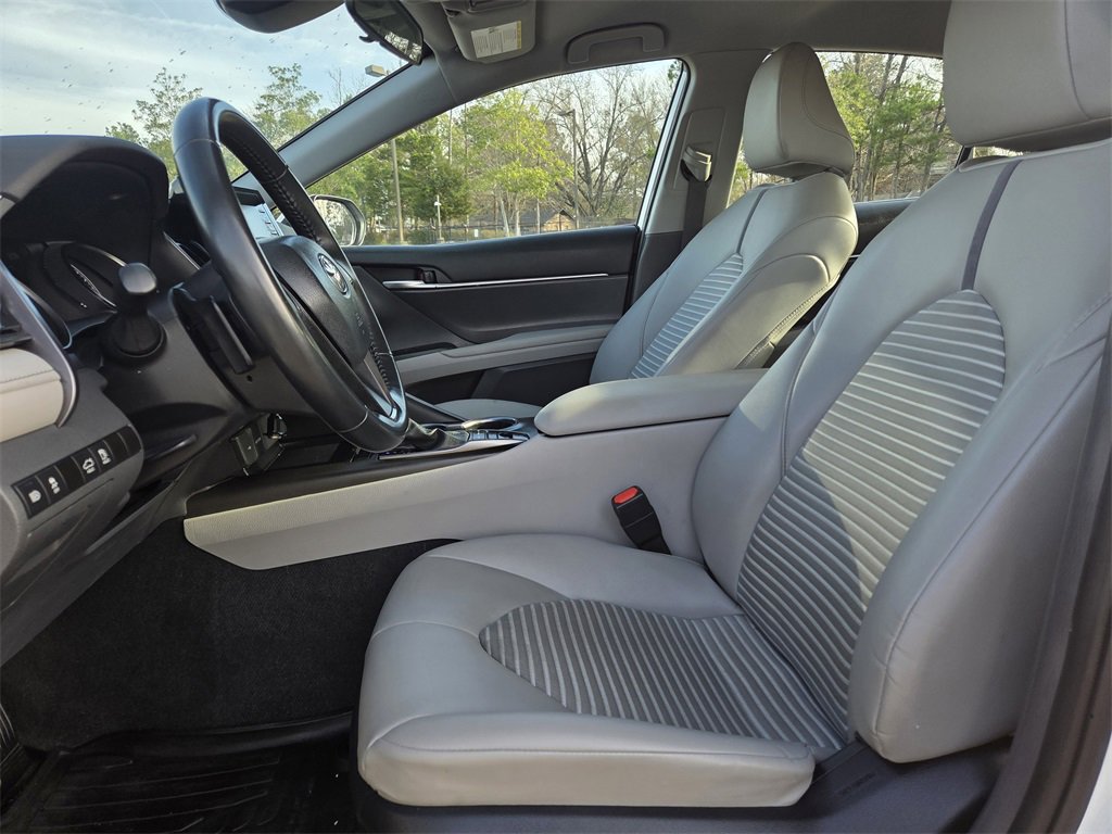 Used 2024 Toyota Camry SE image 13
