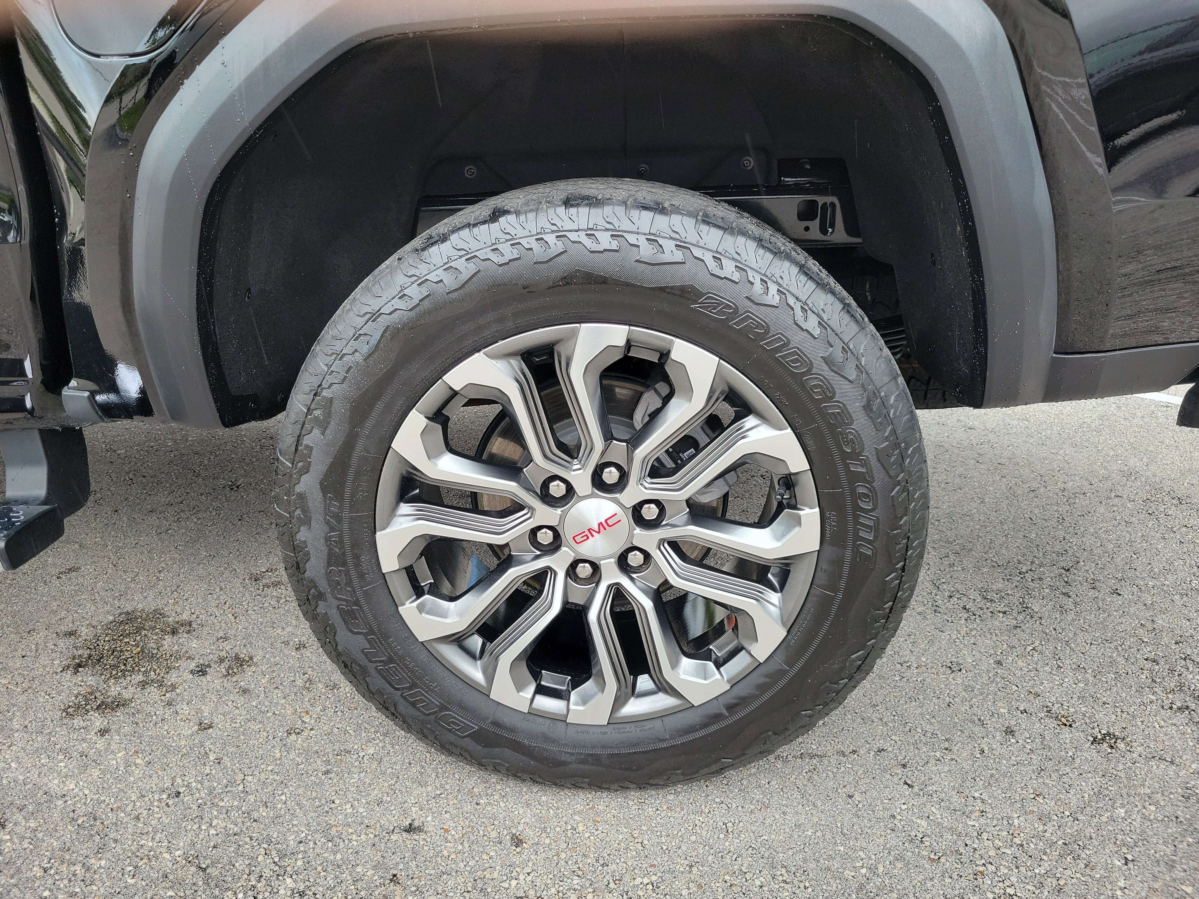 Used 2023 GMC Canyon Denali image 9