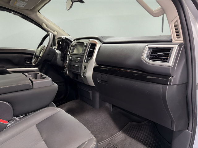 Used 2019 Nissan Titan SV AWD/4WD image 14