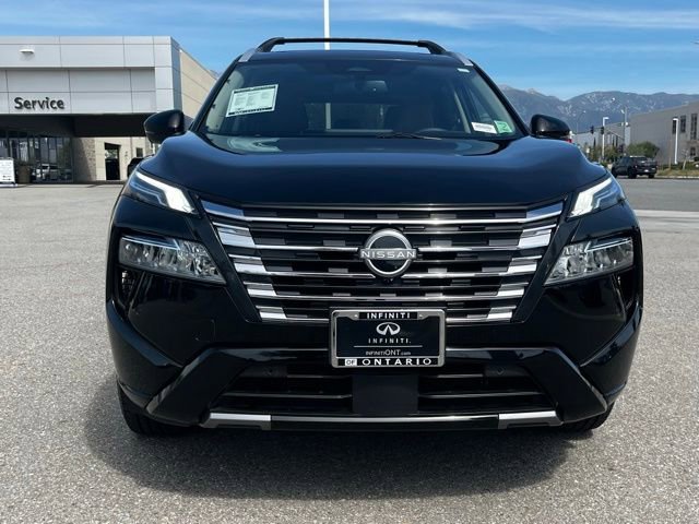 Used 2025 Nissan Rogue Platinum image 3