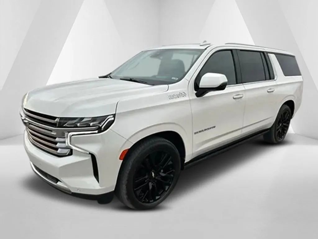 Used 2023 Chevrolet Suburban High Country image 3