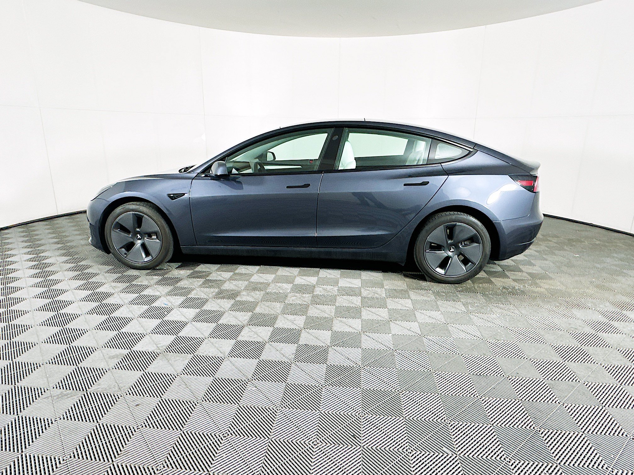 Used 2023 Tesla Model 3 Standard Range RWD image 4