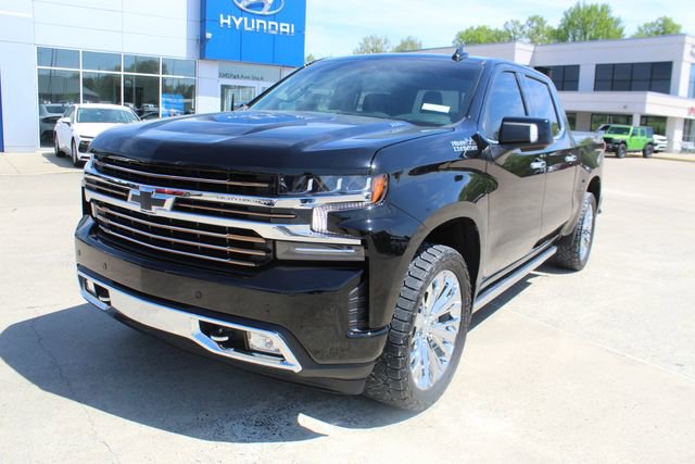 Used 2022 Chevrolet Silverado 1500 High Country w/ Safety Package II AWD/4WD image 1