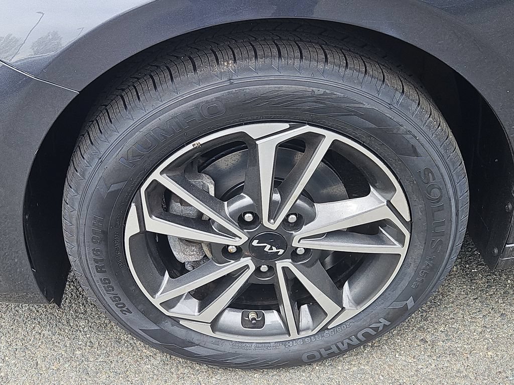 Certified 2023 Kia Forte LXS FWD image 7