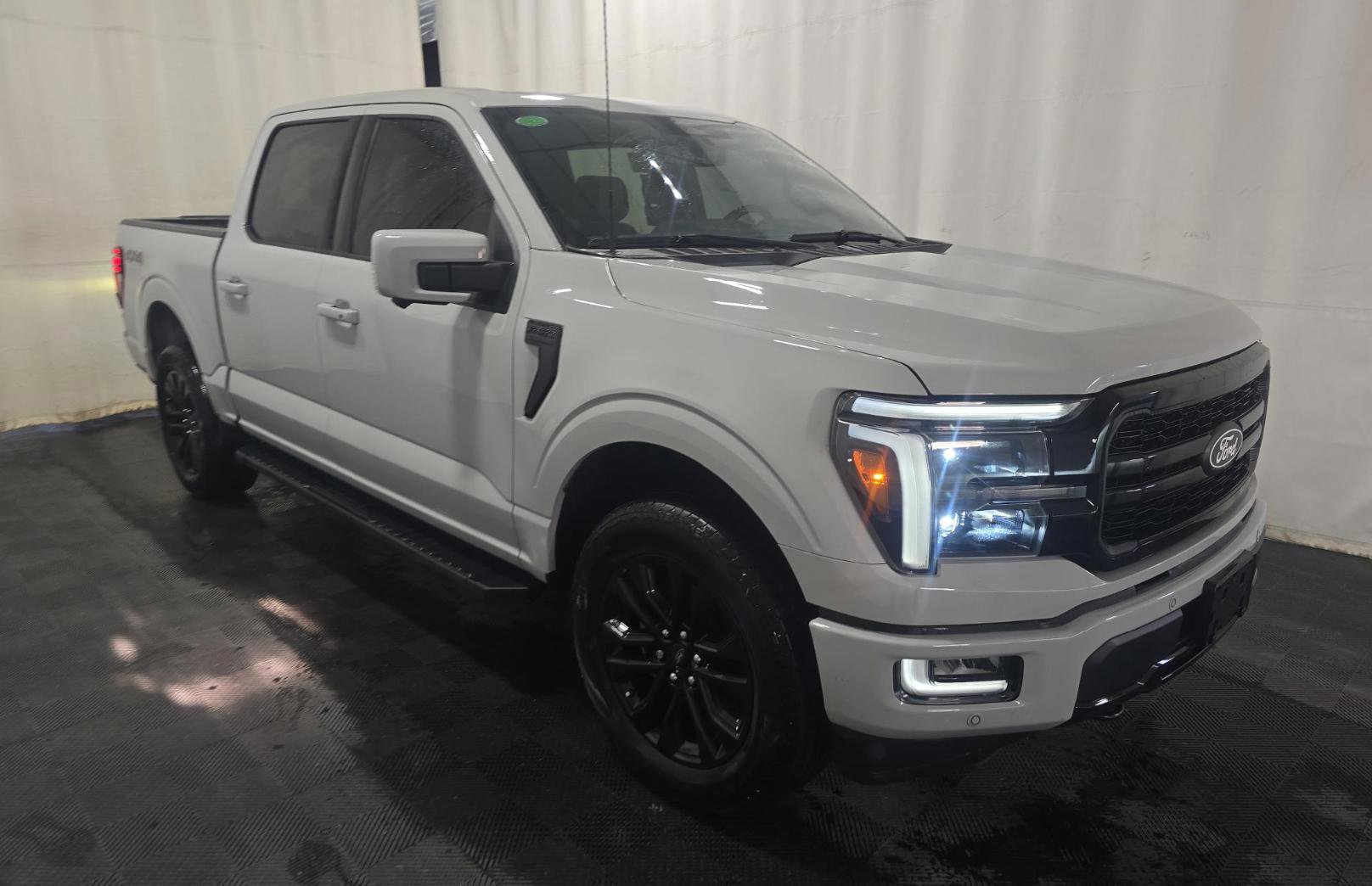 Used 2024 Ford F150 Lariat AWD/4WD image 3