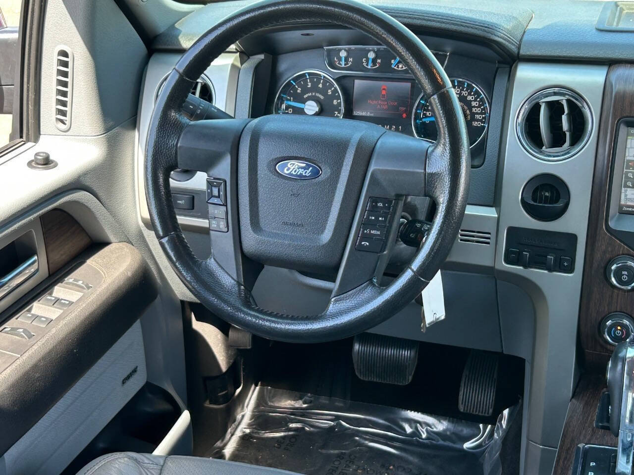 Used 2014 Ford F150 Lariat w/ Equipment Group 502A Luxury RWD image 19