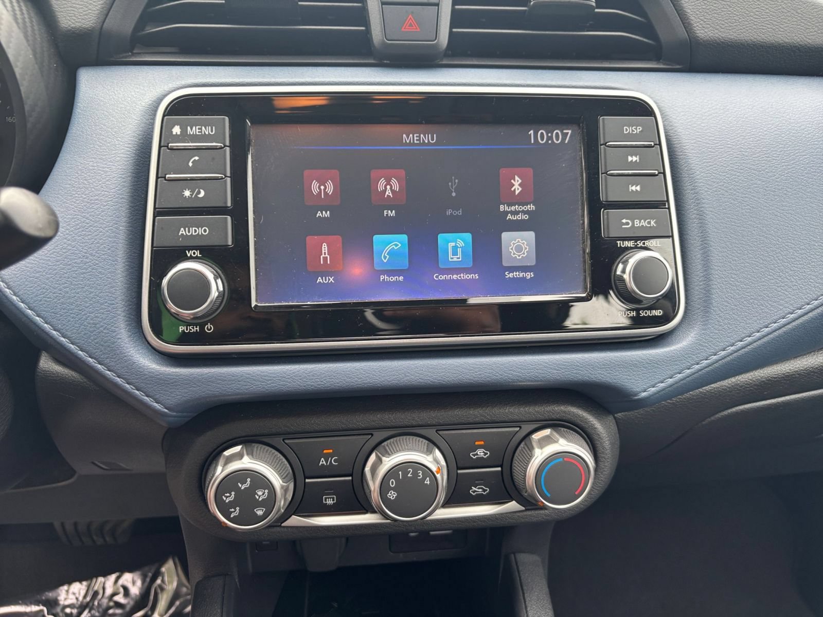 Used 2025 Nissan Versa SV FWD image 20