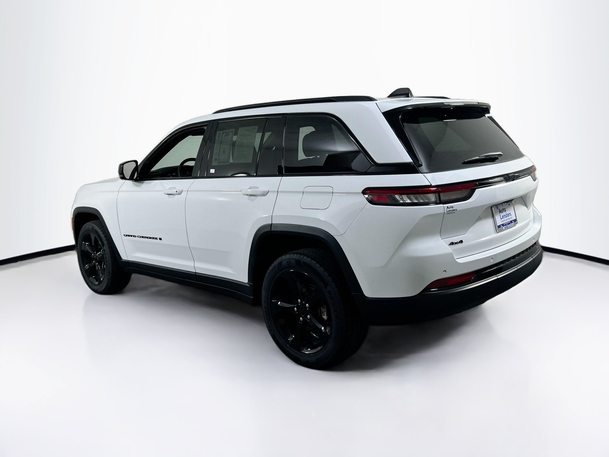 Used 2023 Jeep Grand Cherokee Altitude AWD/4WD image 7
