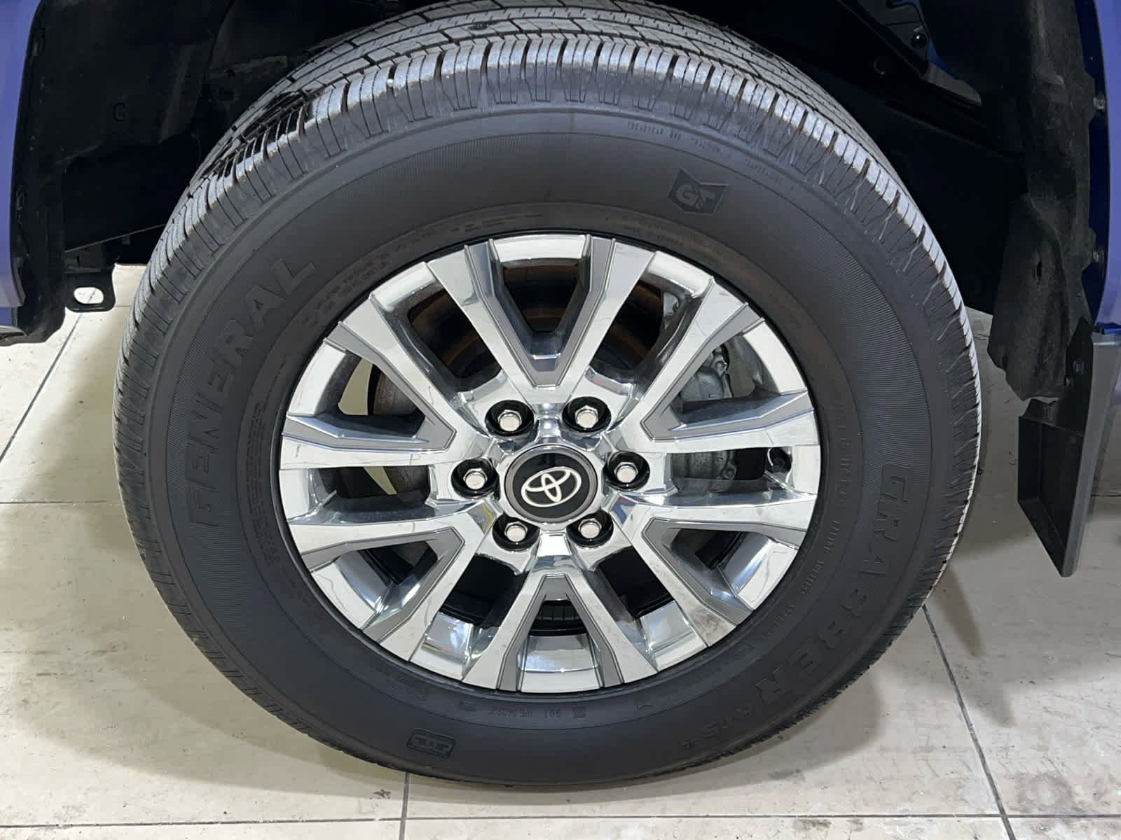 Used 2024 Toyota Tacoma Limited w/ Limited Package (LT) image 7