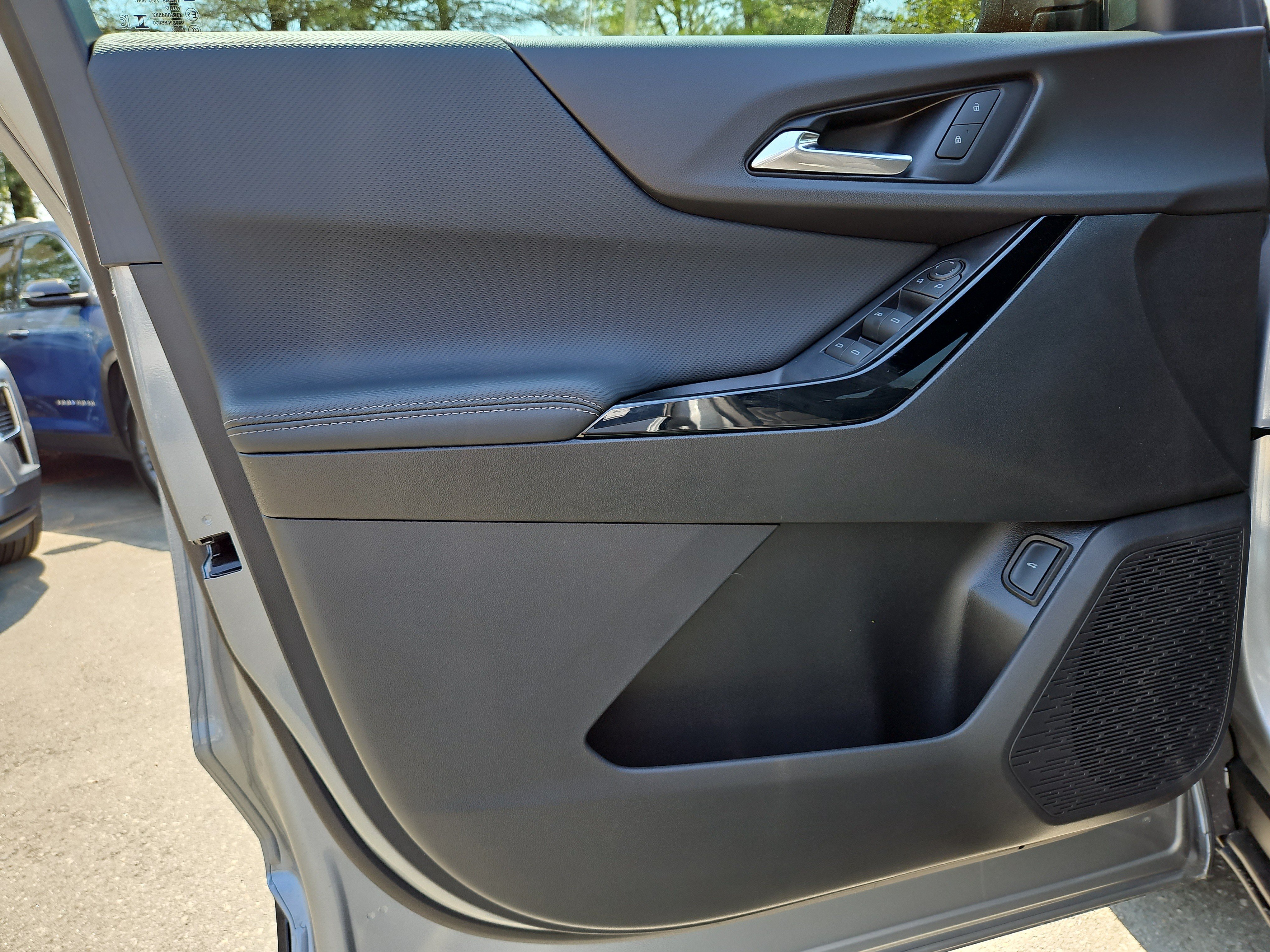 New 2026 Chevrolet Equinox LT w/ Convenience Package II FWD image 13