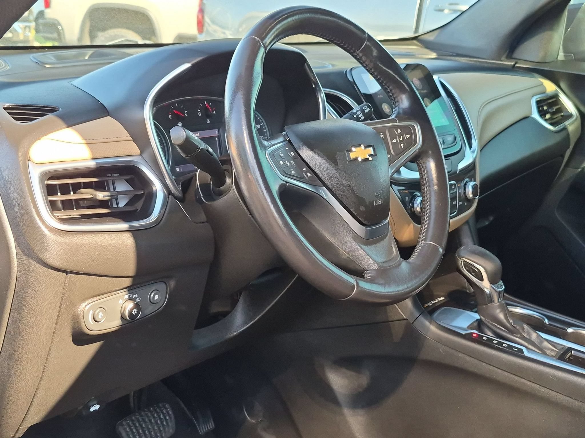 Used 2022 Chevrolet Equinox Premier FWD image 10