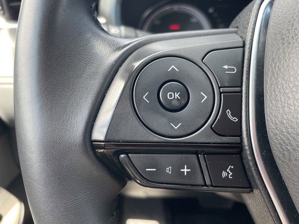 Used 2023 Toyota Venza LE image 9