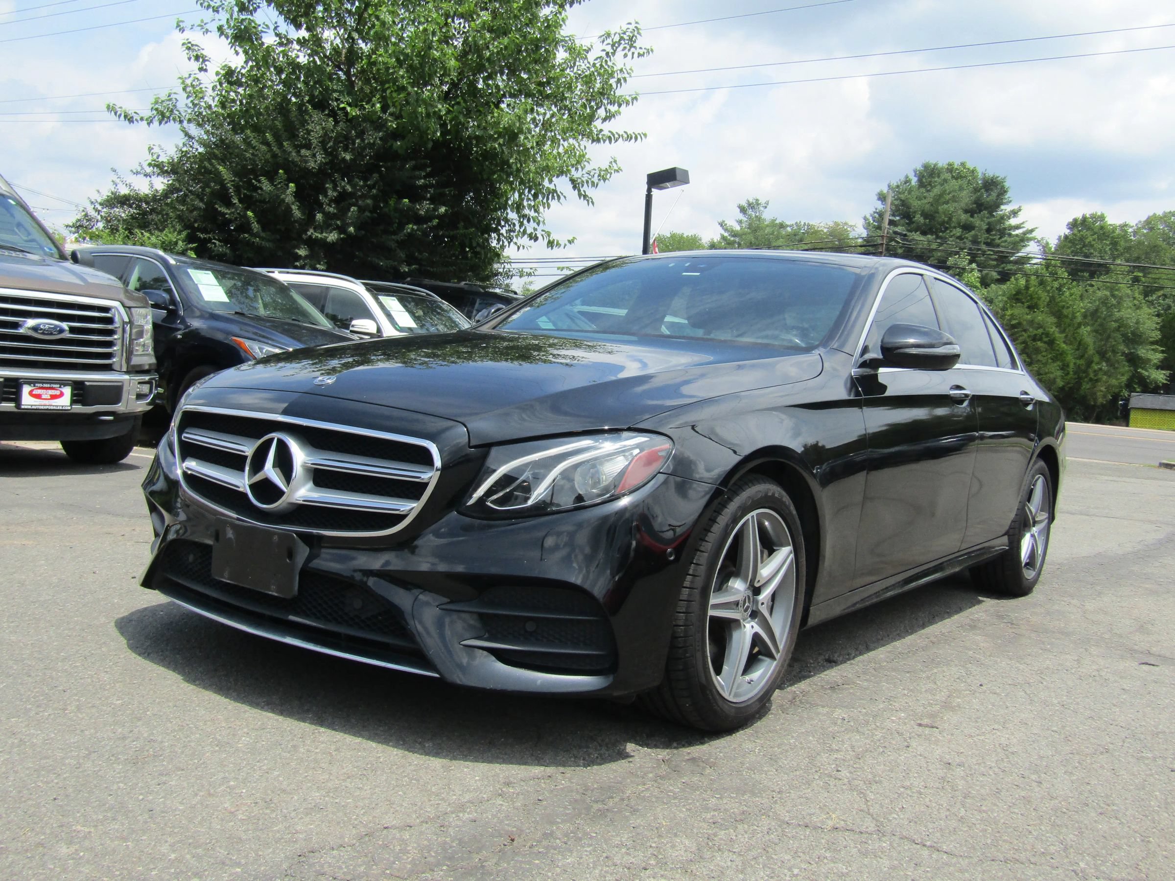 Used 2018 Mercedes-Benz E 300 4MATIC w/ Premium 1 Package image 3